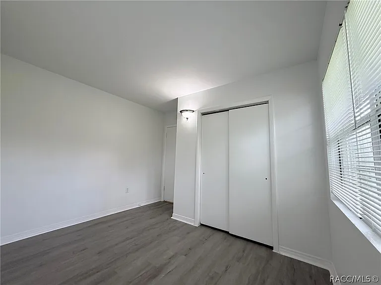 10715 N Northcut Ave — Photo 23