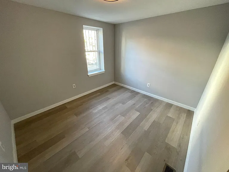 3500 Ainslie St #1R — Photo 6