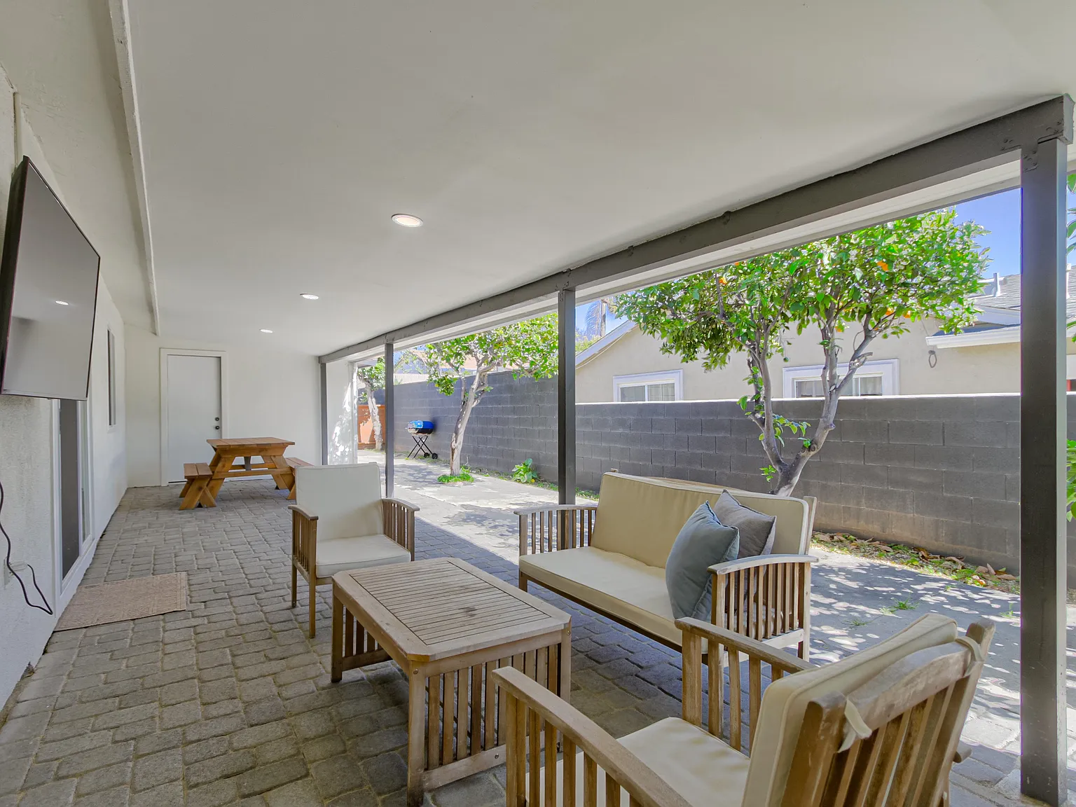 644 Arthur Ave — Photo 3