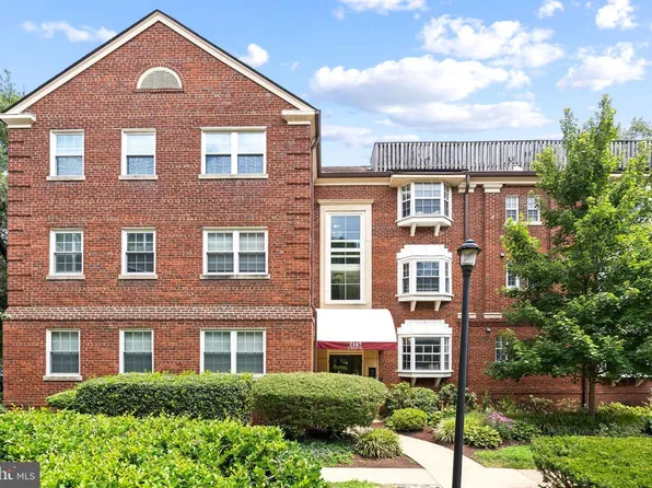 2107 N Scott St APT 70, Arlington, VA 22209