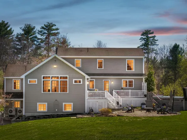 69 River Road, Hollis, ME 04042