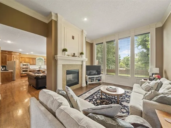 22013 W 56th St, Shawnee, KS 66226