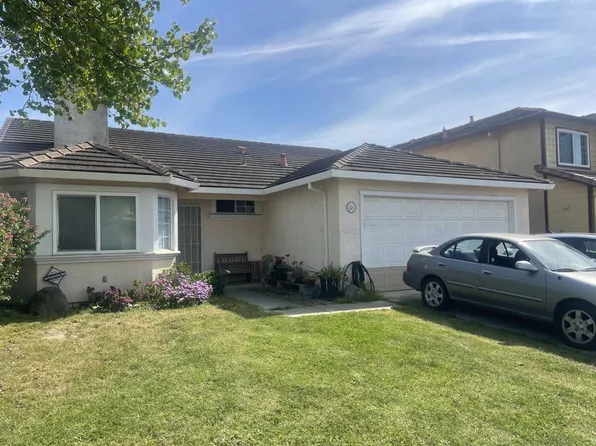 6 Vera Cruz Cir, Salinas, CA 93905