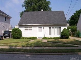 31 Albert Rd, Valley Stream, NY 11580