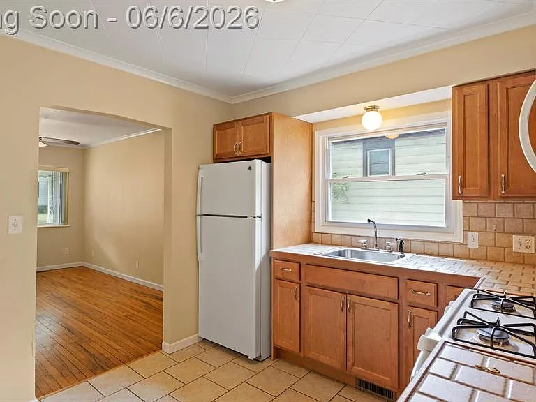 23773 Hazelwood Ave — Photo 7