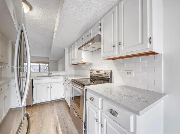 7890 SW 86th St APT 9, Miami, FL 33143