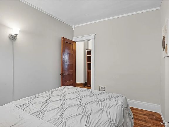 2nd image of 10 Russell St Floor 2