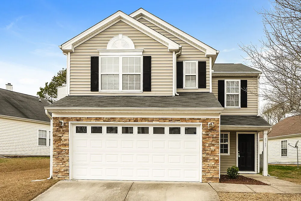 3 bed, 2.5 bath, 1500 sqft, $1,900 — Photo 1