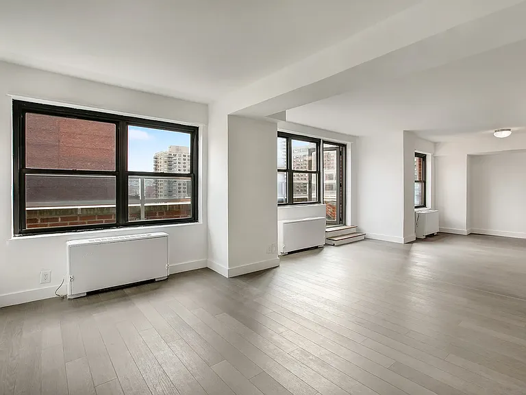 120 E 34th St #21K — Photo 1