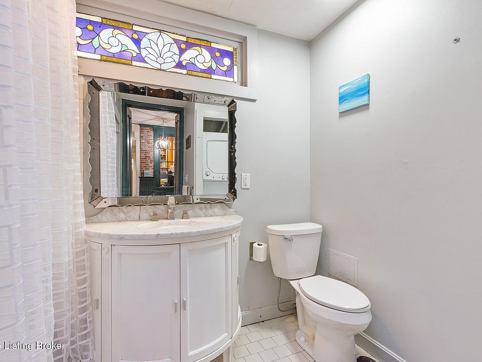 19th image of 1409 E Washington St