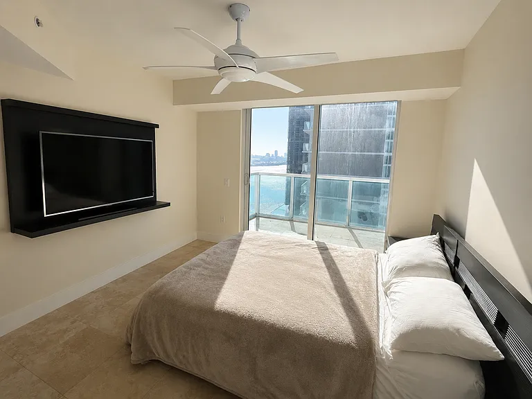 41 SE 5th St #2101 — Photo 8