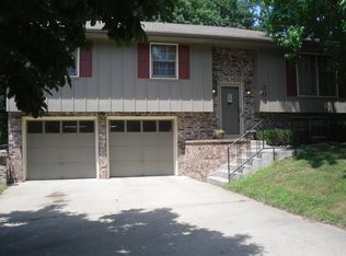 304 Holiday Dr, Lansing, KS 66043