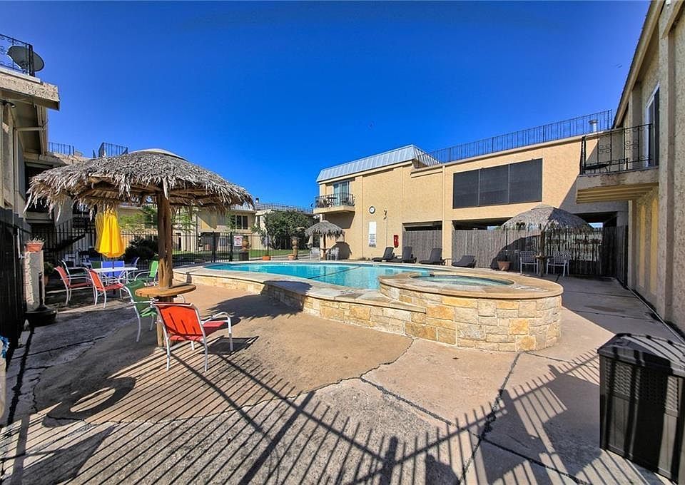 1st image of 5804 Circulo Dr #8H