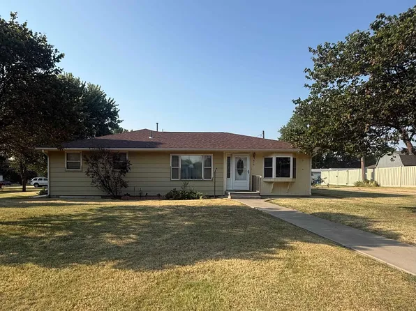 614 W 12th St, Larned, KS 67550