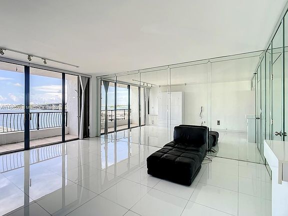 3rd image of 555 NE 15th St APT 502