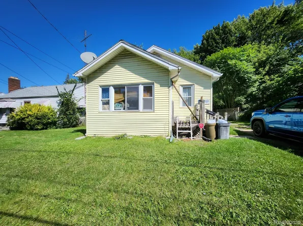 921 S Ballenger Hwy, Flint, MI 48532