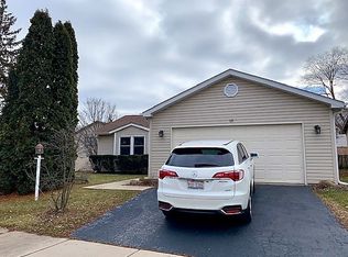 15 Evergreen Dr, Streamwood, IL 60107