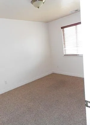 1649 N Grandview Ln #31 — Photo 2