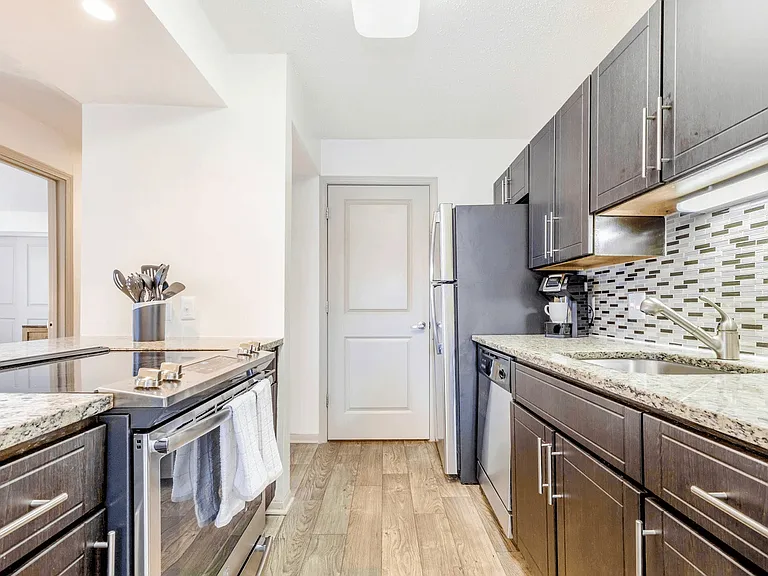 Madison Southpark Apartment Homes — Photo 12