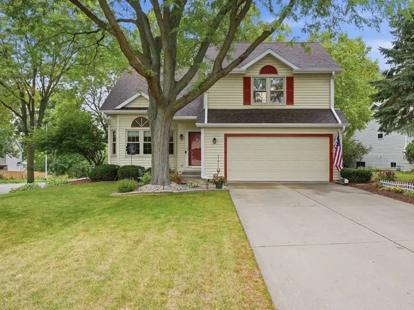 2 Cottonwood Cir, Madison, WI 53704