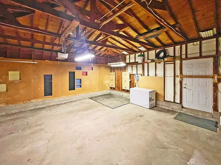 1064 Hackmann Cir NE — Photo 21