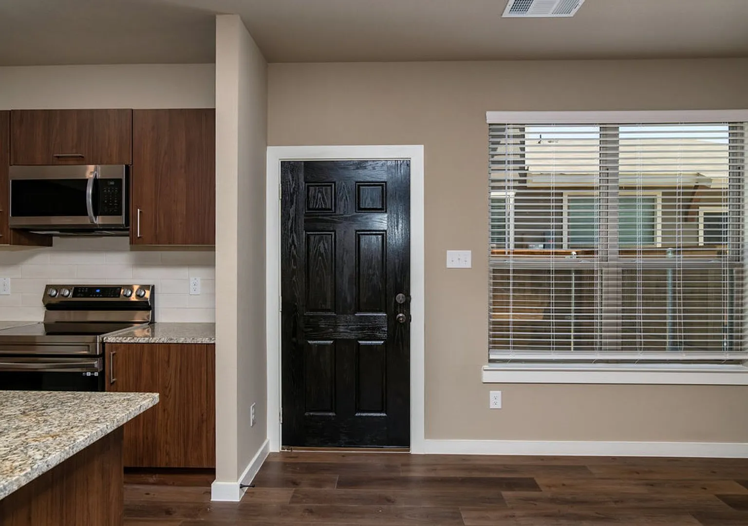 Gorgeous 2 Bedroom Four Plex Located In Midlothian Isd! — Photo 3