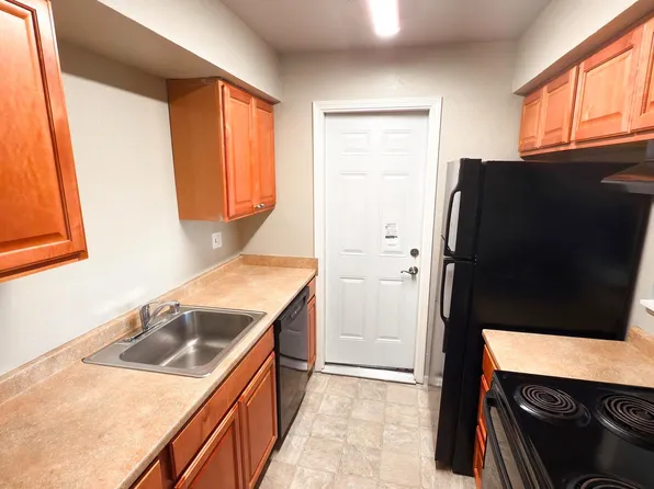 1061 Mohr Ln APT B, Concord, CA 94518