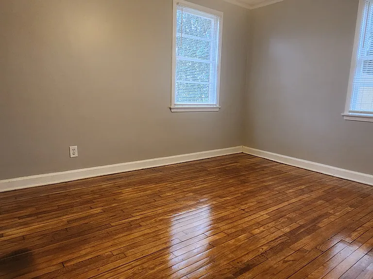 1025 Gaddis Ave — Photo 5
