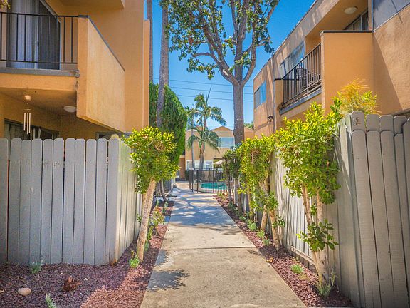 2nd image of 20951 Roscoe Blvd #77-31