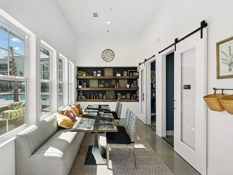 Lorrel Apartments — Photo 5