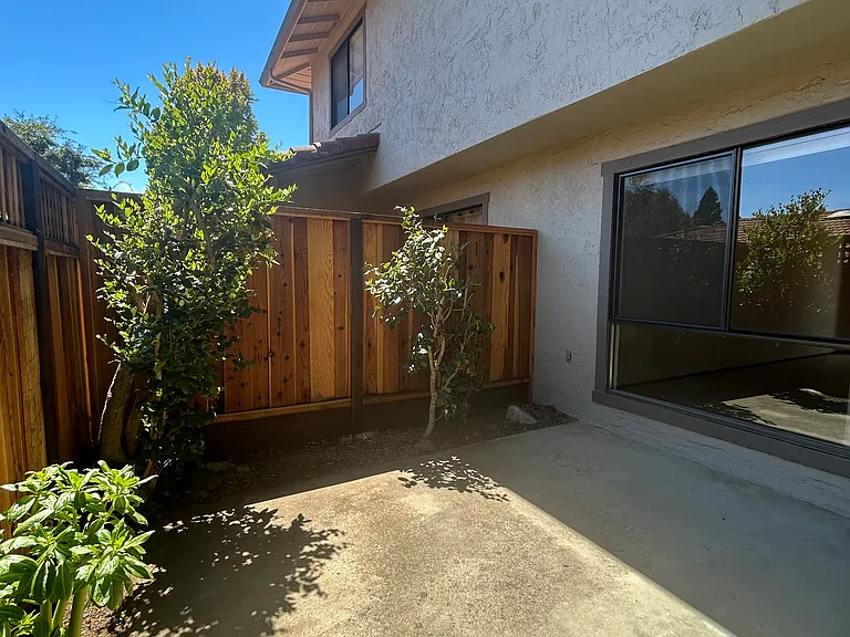 136 Peach Ter — Photo 1