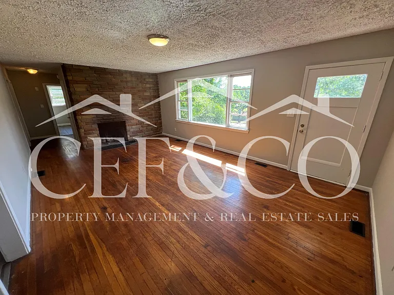 268 N Cleveland Park Dr — Photo 2
