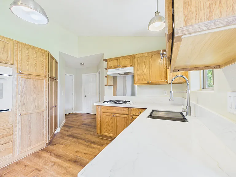 245 Johnson St — Photo 7