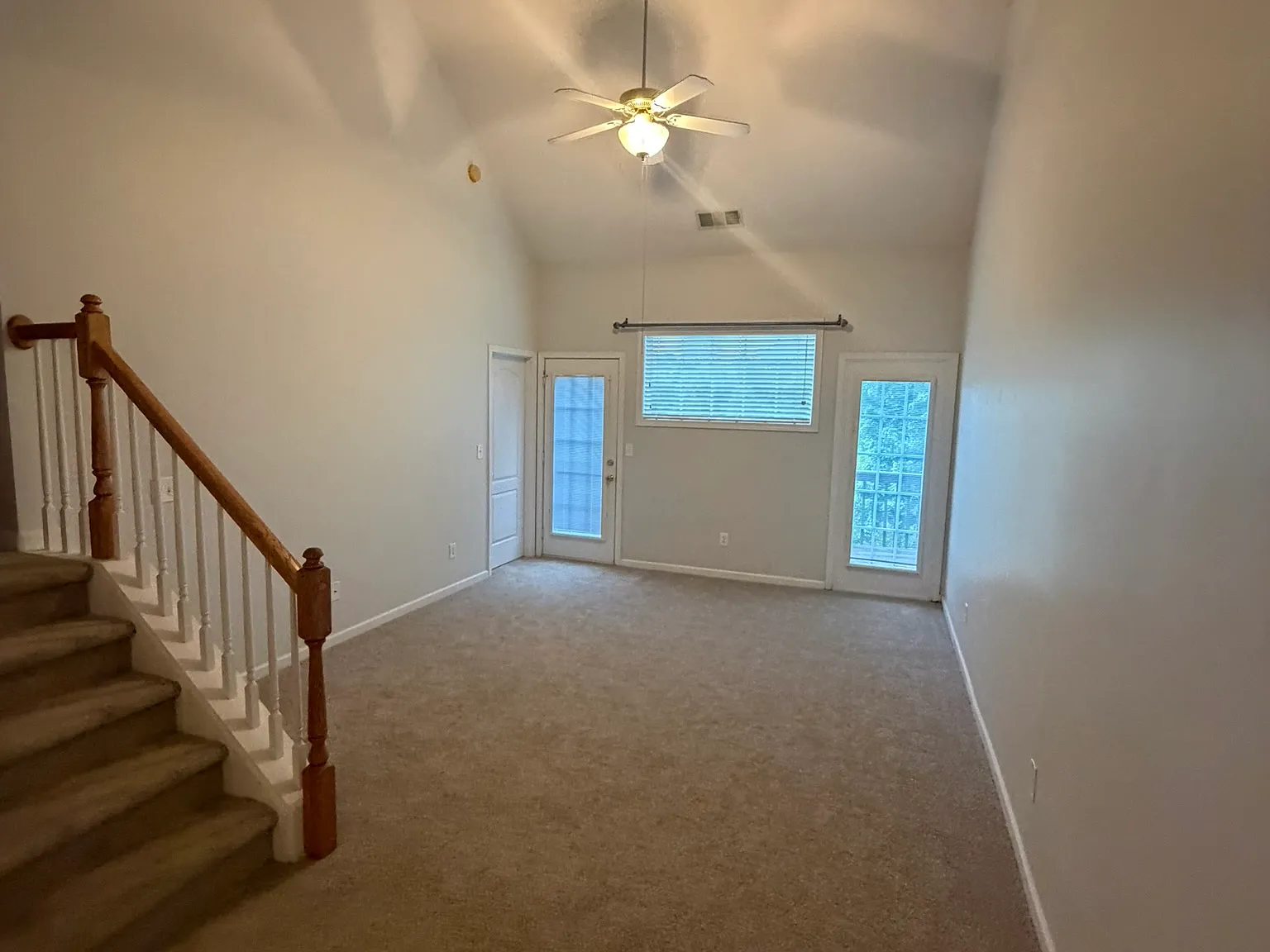 3 bed, 2.5 bath, 2026 sqft, $2,200 — Photo 4