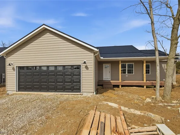 69 Hickey St, Savannah, OH 44805