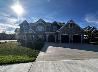 W5964 Edgewood Dr, Menasha, WI 54952