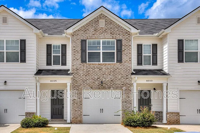 3 bed, 2.5 bath, 1435 sqft, $1,675 — Photo 1