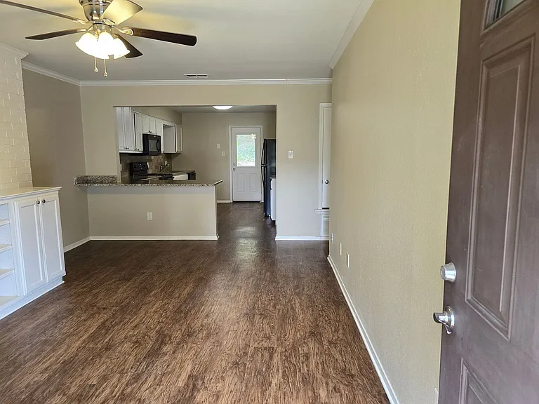 8414 Cambridge Rd #C04 — Photo 3