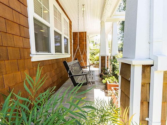 2nd image of 829 Barron Ave