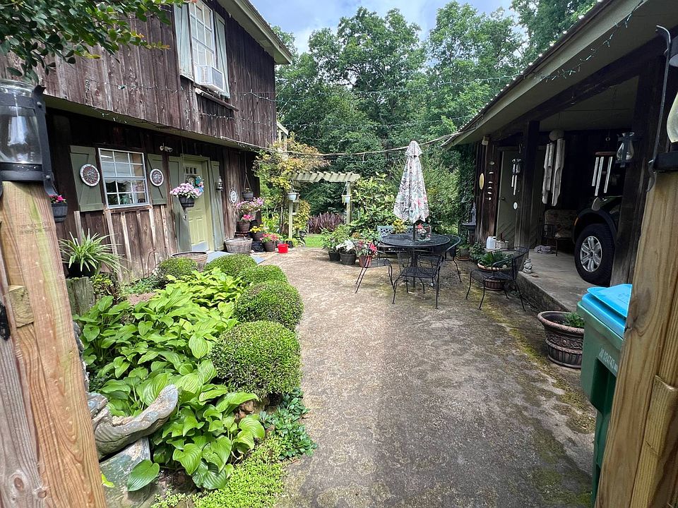 10th image of 1561 Red Hill Rd
