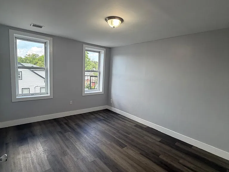 170 S Munn Ave #302 — Photo 2