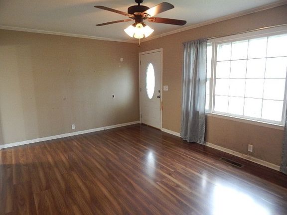 4th image of 303 Skyline Dr
