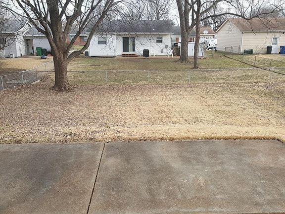 4th image of 7418 Foxtrail Dr