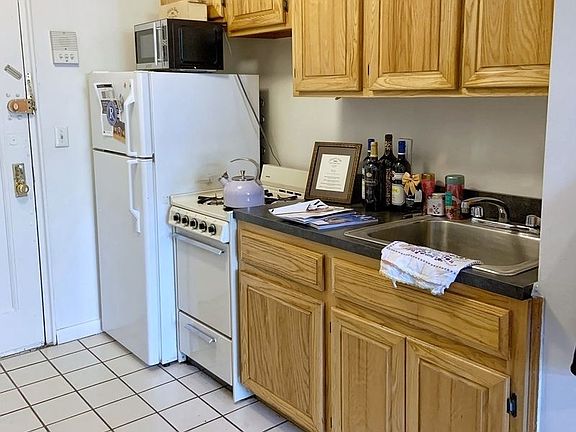 4th image of 248 W 21st St APT 2C