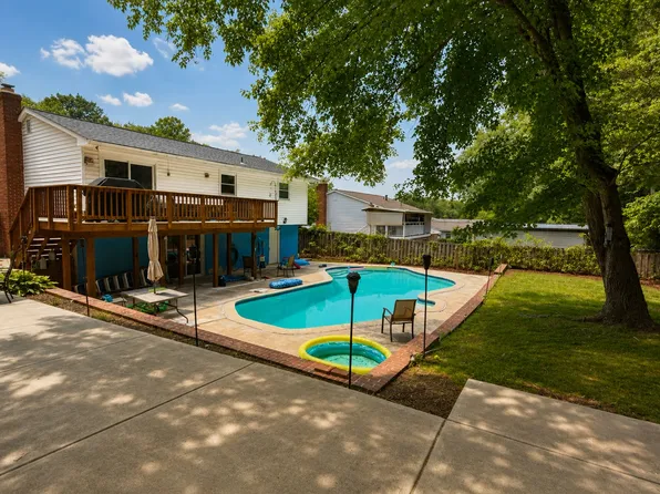 13135 Haddock Rd, Woodbridge, VA 22193