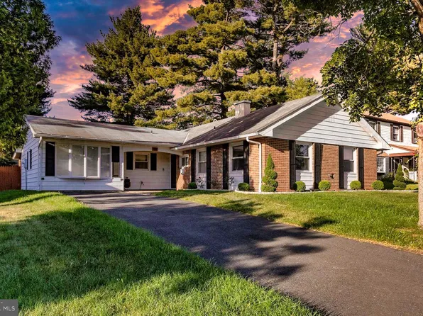 19 Peartree Ln, Willingboro, NJ 08046