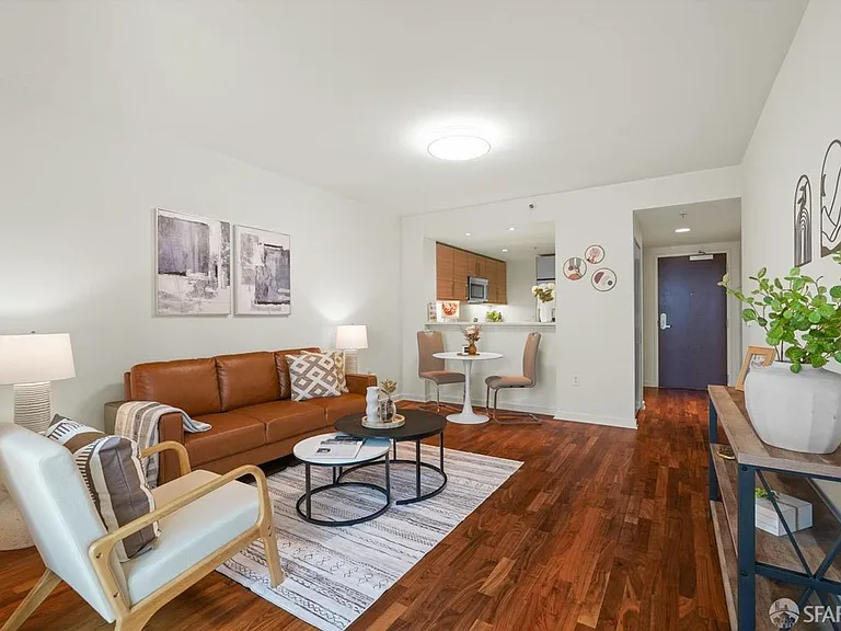555 4th St #719 — Photo 9
