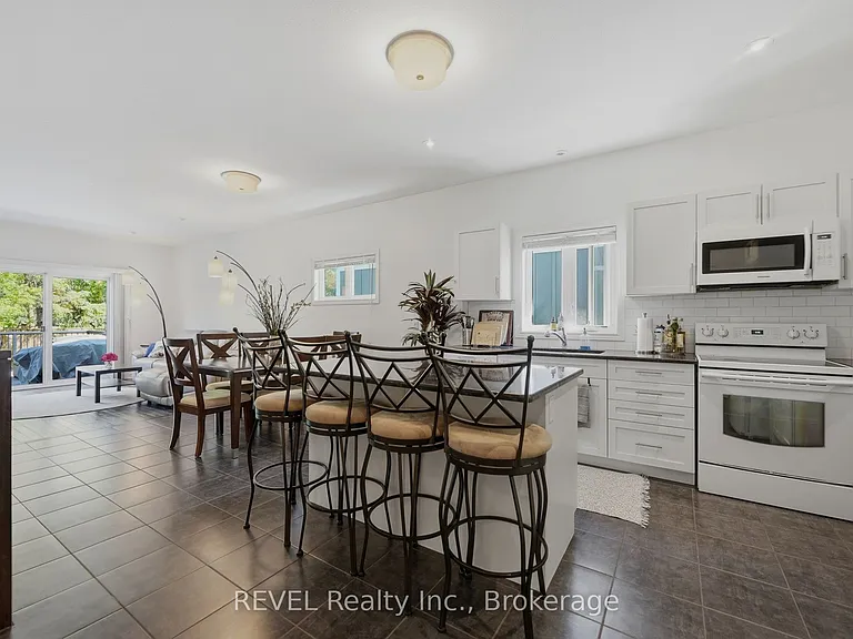 39 Pierpoint Dr — Photo 6