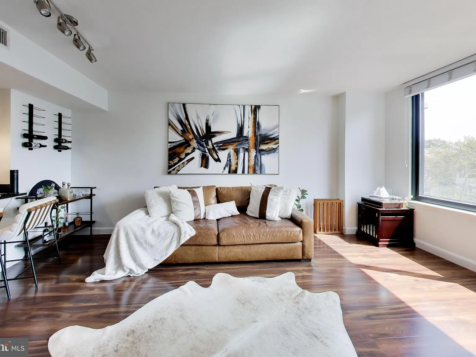 Midtown Alexandria Station Condo — Photo 3