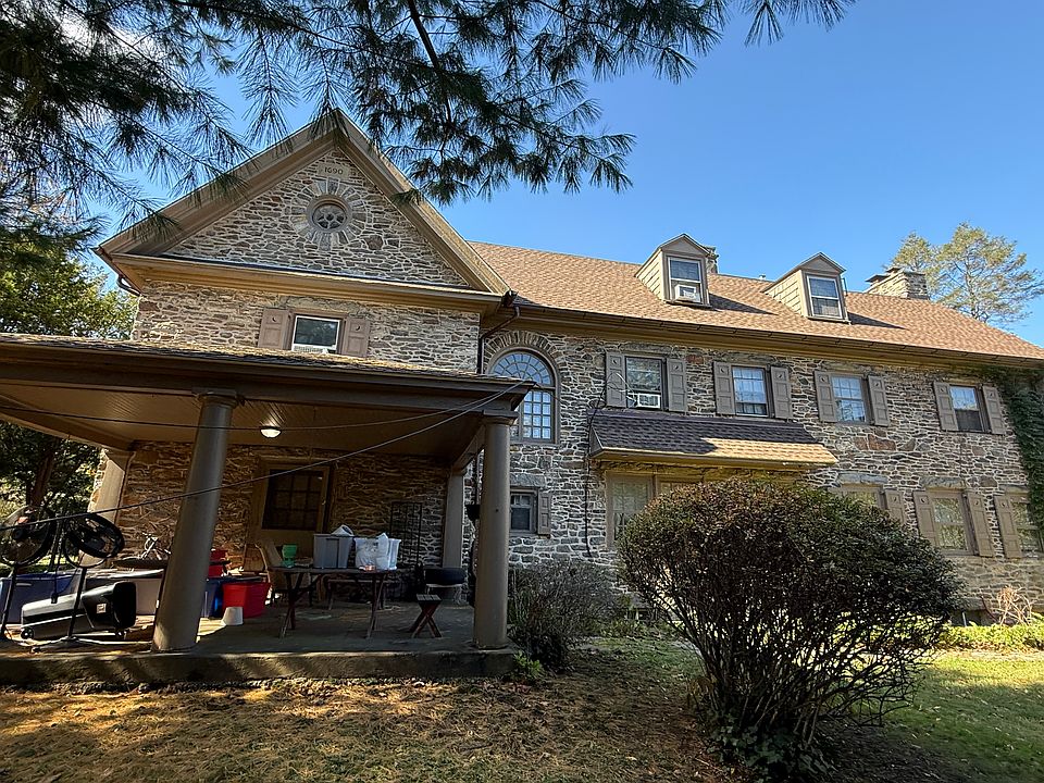 1st image of 5125 Woodbine Ave #C